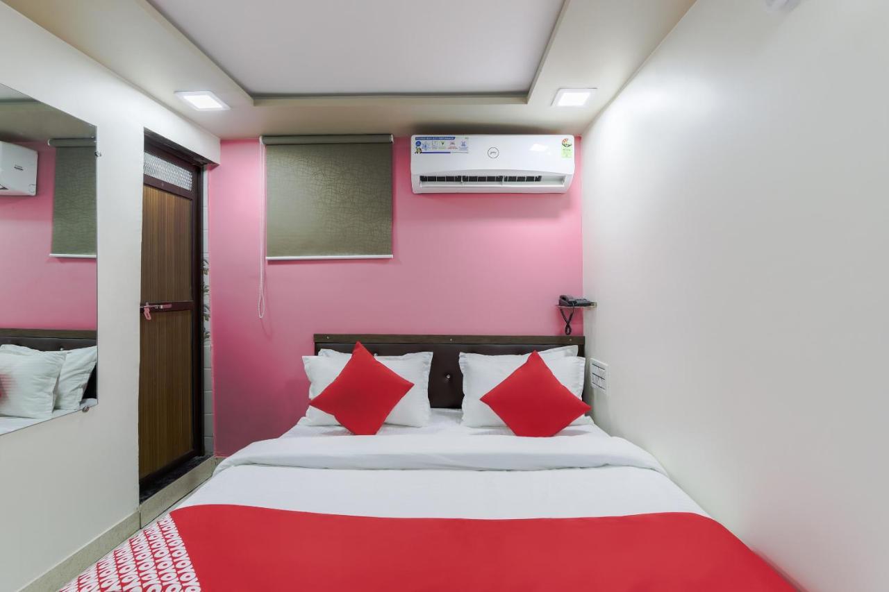 Oyo 47110 Hotel Royal Palace Naroda Exterior foto