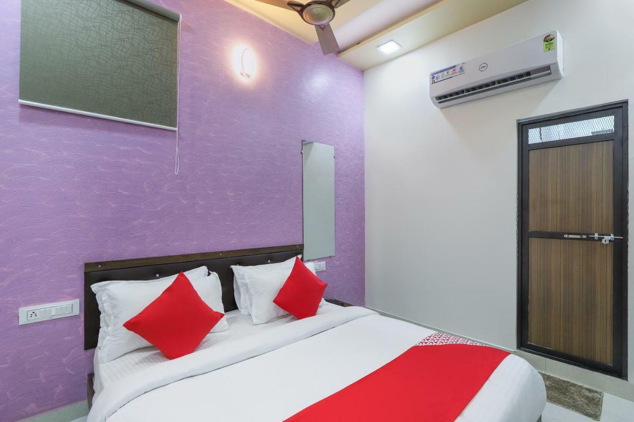 Oyo 47110 Hotel Royal Palace Naroda Exterior foto