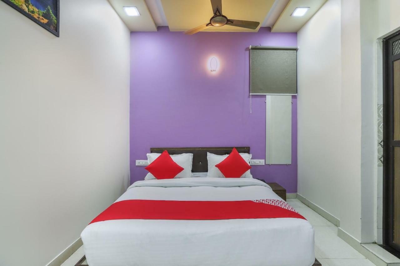 Oyo 47110 Hotel Royal Palace Naroda Exterior foto